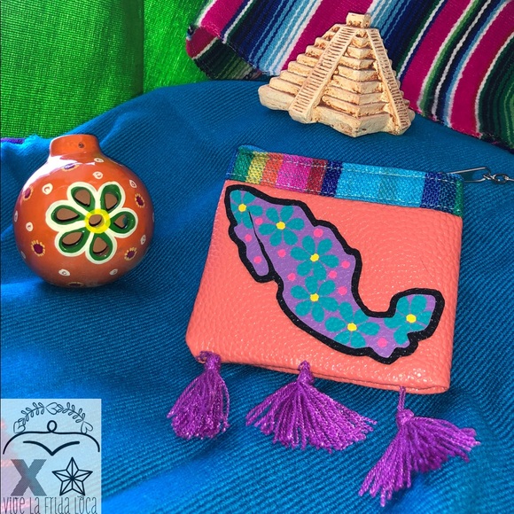 “República” Hand painted Keychain - Picture 3 of 4